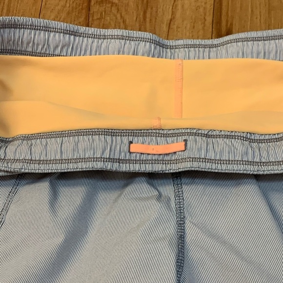 Lululemon Run: Sneak A Peek Short Grey & Orange - Picture 5 of 9